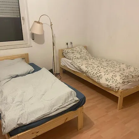 With Balcony, 5 Min To Station Apartmán *